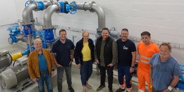 Inbetriebnahme Stufenpumpwerk Riburg: Beat Schöni (Sektionsleiter Tiefbau Rheinfelden), Sascha Peter (Sektionsleiter Aussendienste/Werke Möhlin), Claudia Rohrer (Stadtpräsidentin Rheinfelden), Loris Gerometta (Gemeindeammann Möhlin), Michael Berger (Bereichsleiter Wasserversorgung Möhlin), Riad Gashi (Wasserversorgung Rheinfelden), Thomas Freiermuth (Gemeinderat Möhlin)