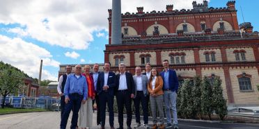 (v.l.n.r.): Christian Müller, zurückgetretener Geschäftsführer WVR und Projektleiter Wärmegeschäft (AEW), Thomas Janssen, Leiter nachhaltige Entwicklung (Feldschlösschen), Claudia Rohrer, Stadtpräsidentin Rheinfelden, Jürg Gasser, Mitglied des Verwaltungsrats der WVR und Leiter Finanzen und Ressourcen Rheinfelden, Marc Ritter, CEO der AEW und Präsident des Verwaltungsrats der WVR, Franco Mazzi, zurückgetretenes Verwaltungsratsmitglied der WVR und alt Stadtammann Rheinfelden, Daniel Wernli, Mitglied des Verwaltungsrats der WVR und Leiter Wärmeproduktion (AEW), Patrick Siegrist, Teamleiter Finanzbuchhaltung (AEW, Aktionärsvertreter), Amantina Meyer, VR-Sekretärin WVR und Juristin (AEW), Kevin Wister, Geschäftsführer WVR und Projektentwickler Wärme (AEW)